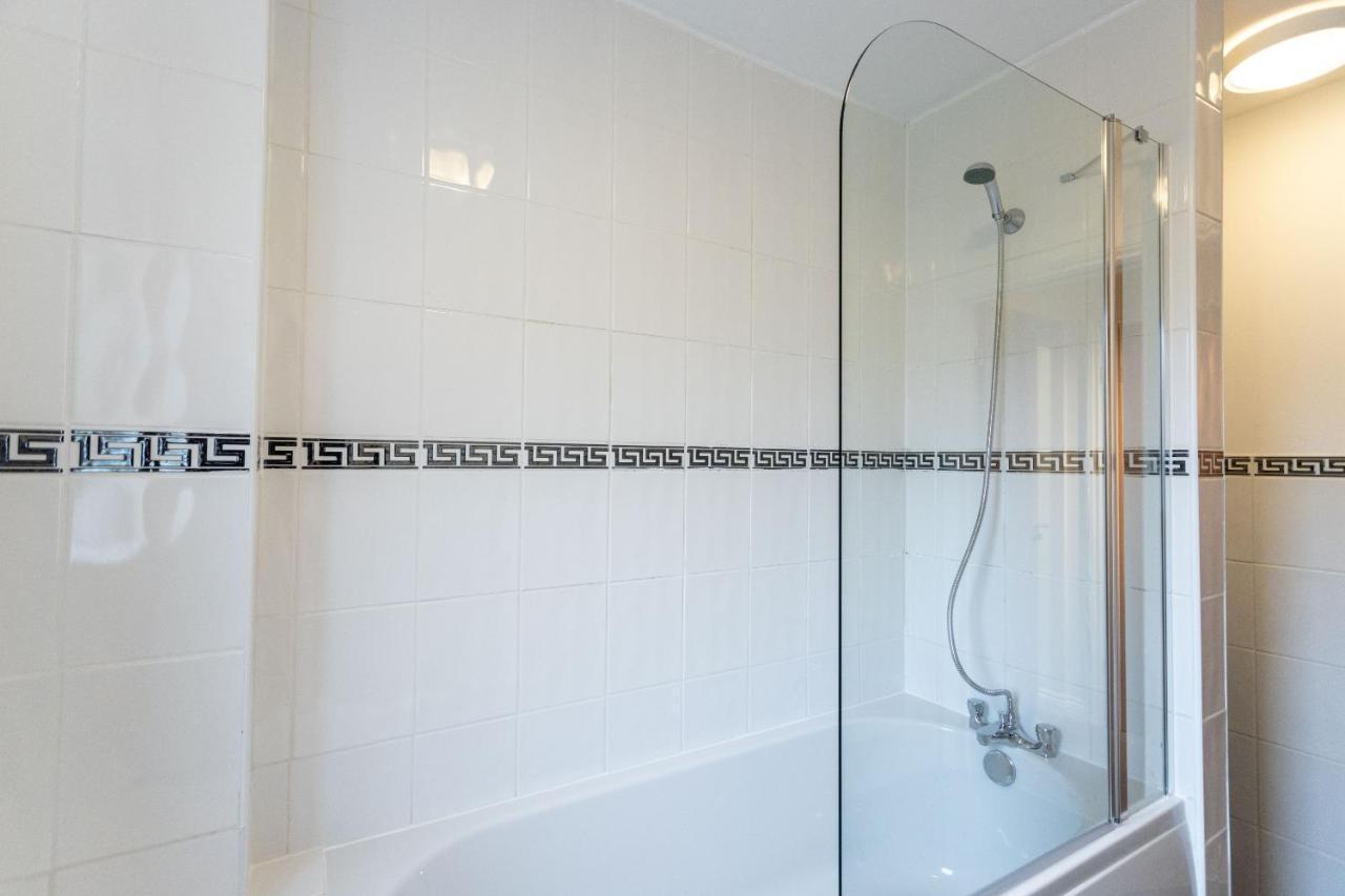 October Disc - Long Stay - Contractors - Frances Mews Bristol Ngoại thất bức ảnh
